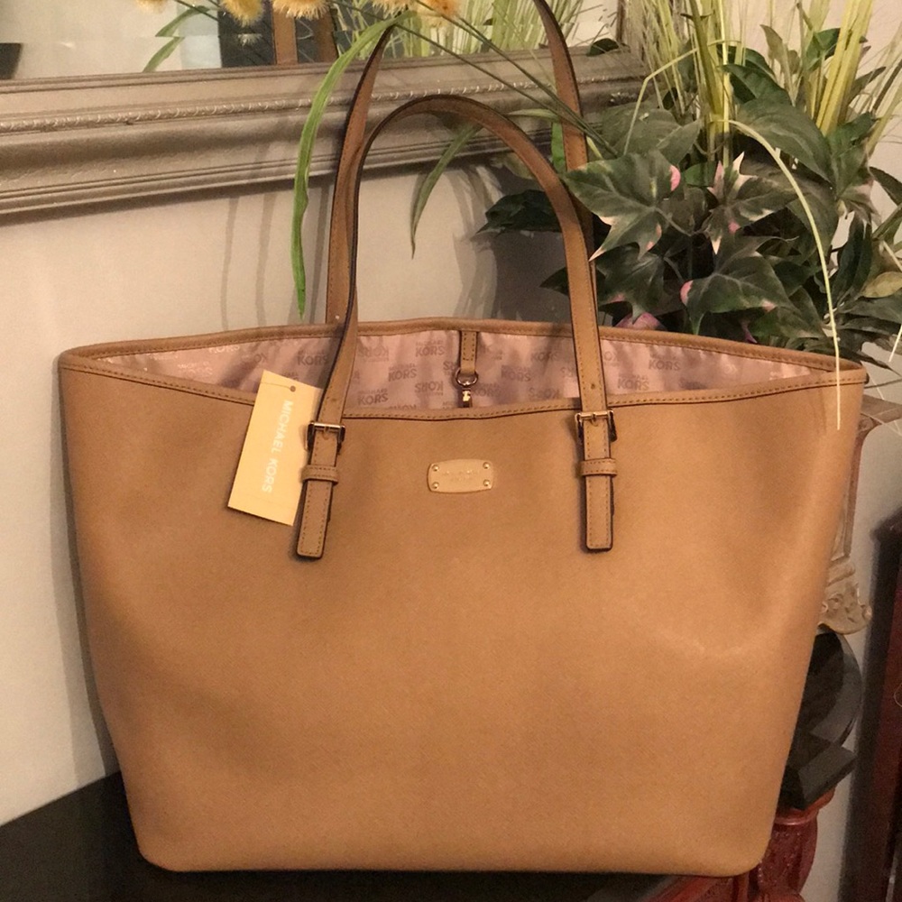 Michael Kors Jet Set Tote